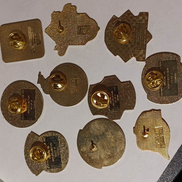 Authentic vintage Oakland A's collectible pins $9 each or all 10 for $80 - Picture 2 of 8